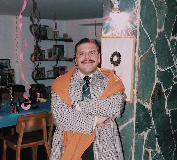 Raúl Rodríguez dressed up.
