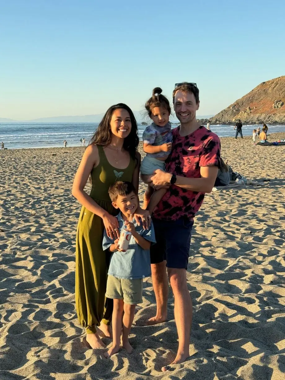Aly Jasinski with her family at the beach