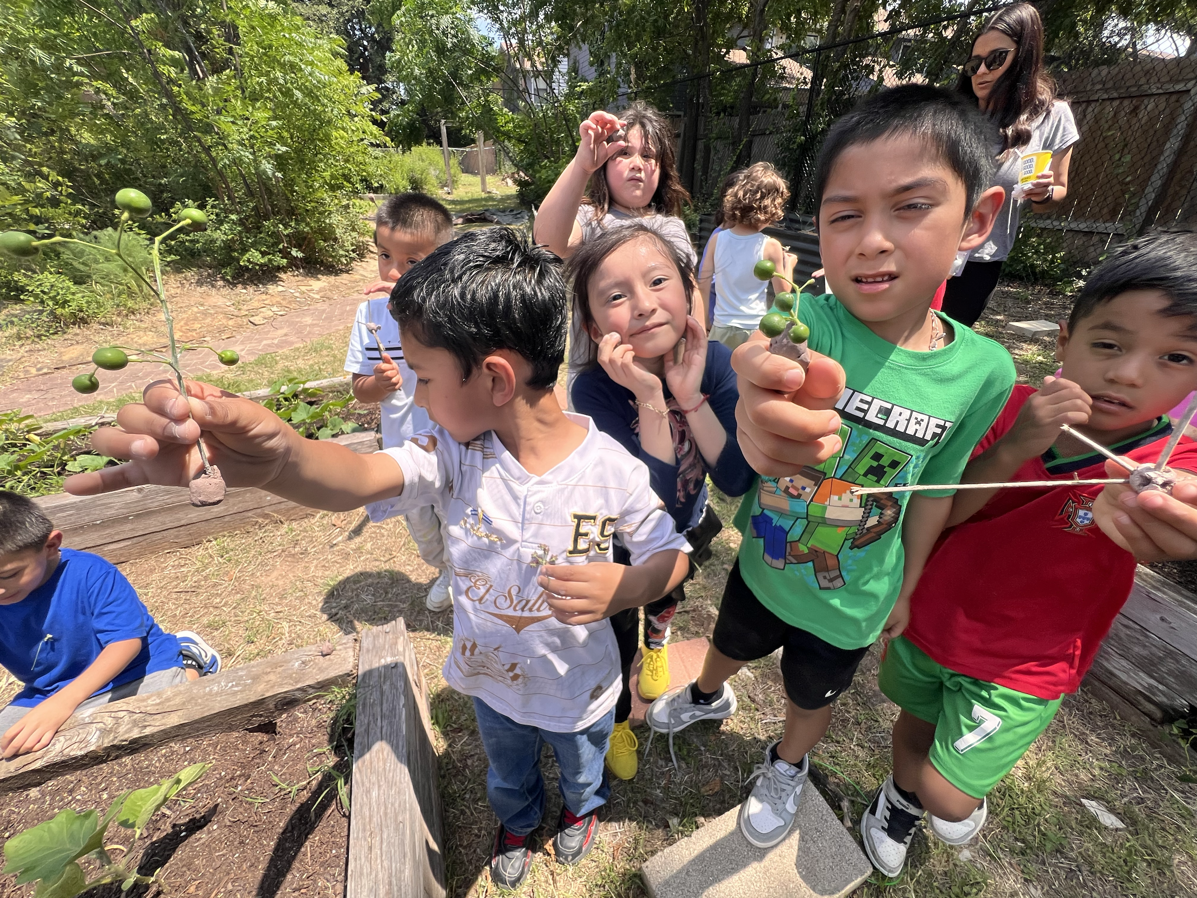 children gardening