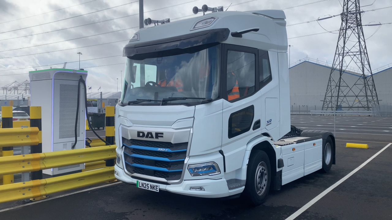 DP World staff and hauliers taking part in EVITA electric truck trial.