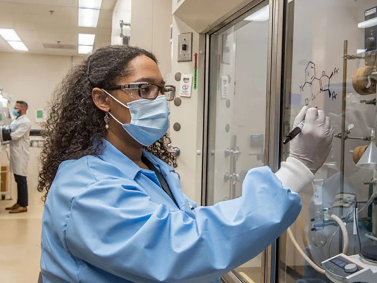 Chemist working in a lab 