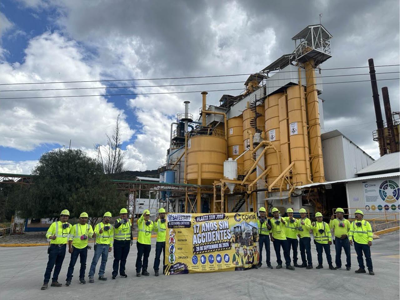 Group photo outside Covia's San José, Mexico Plant