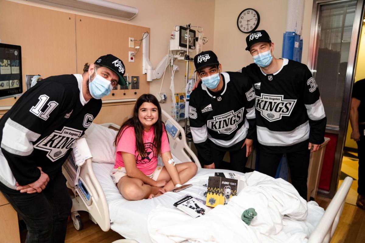 LA Kings Players with CHLA Patient