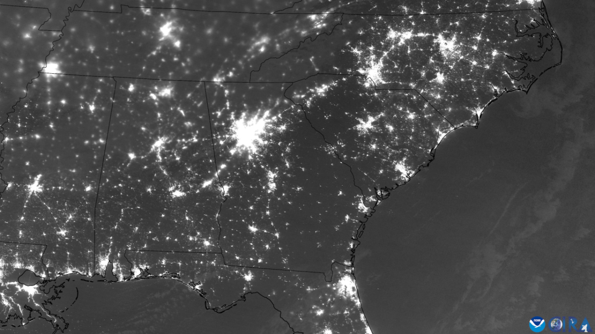 dark map of united states showing areas of black outs.
