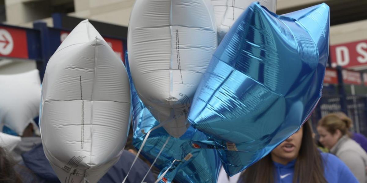 A bunch of star-shaped foil balloons.