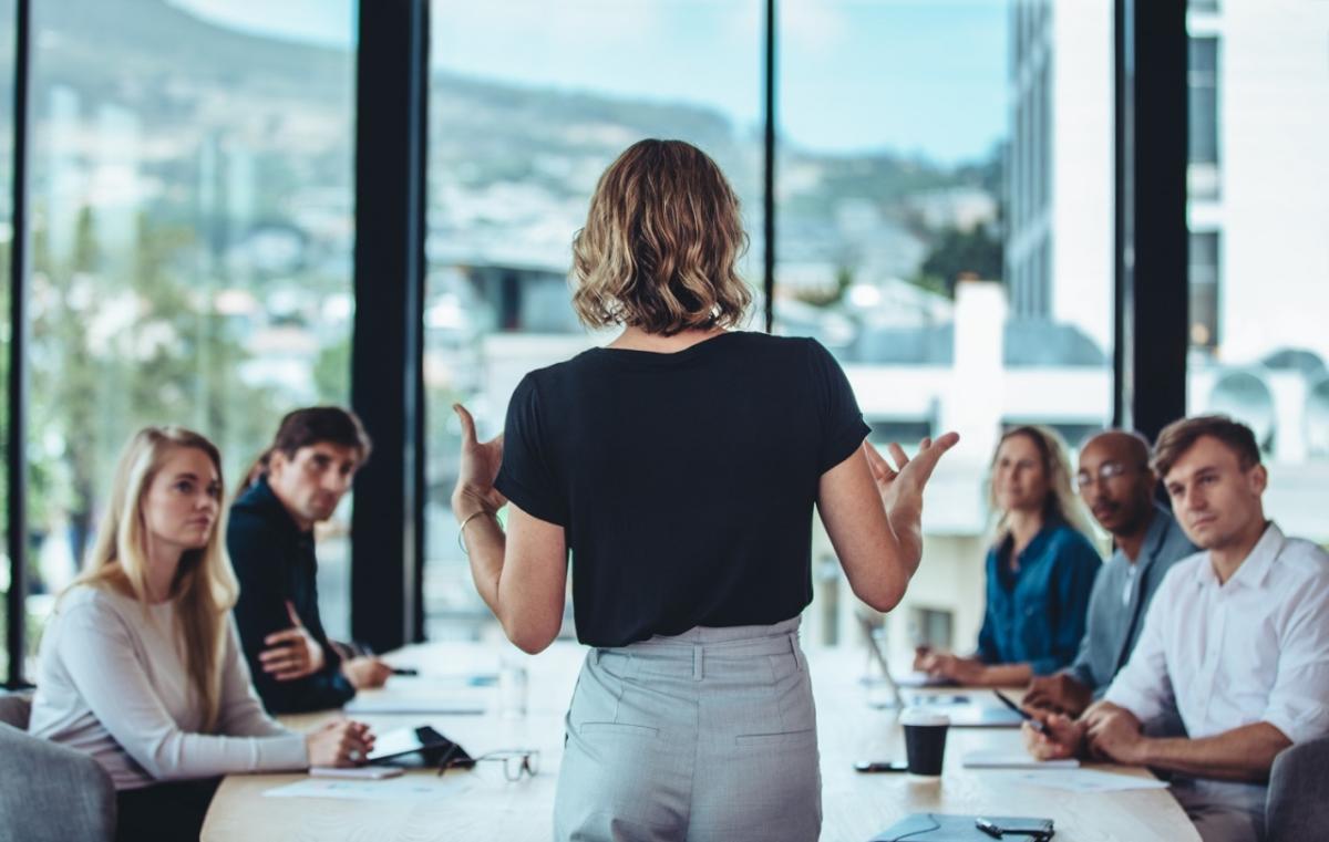 person leading a meeting of 6