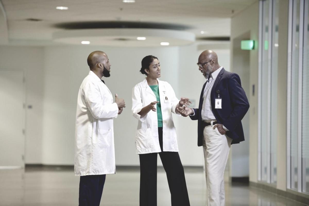 3 doctors talking
