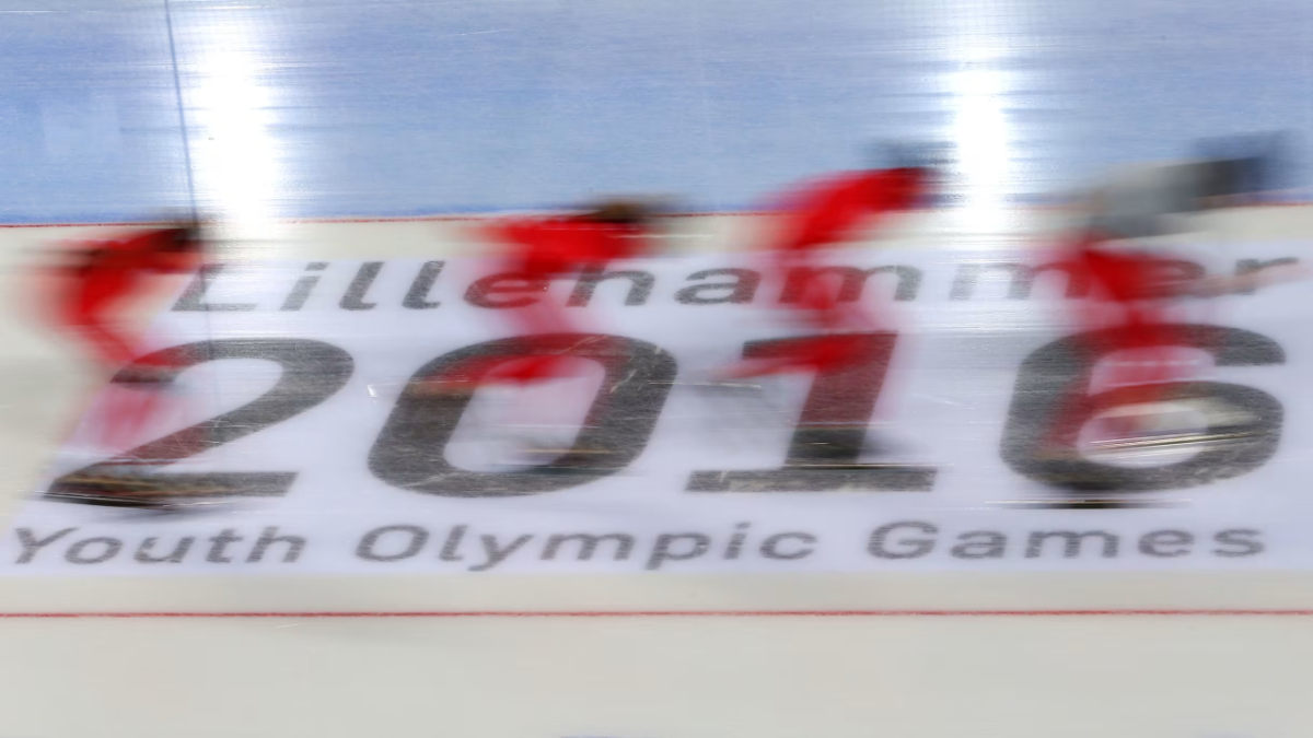 speed skaters going past