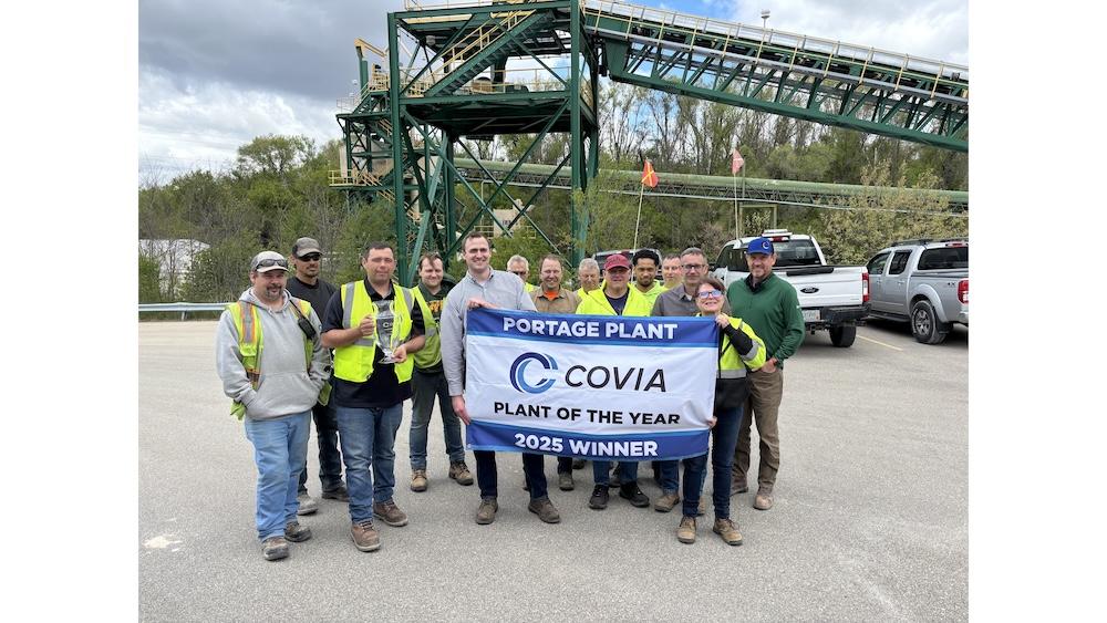 Group photo at Portage Plant