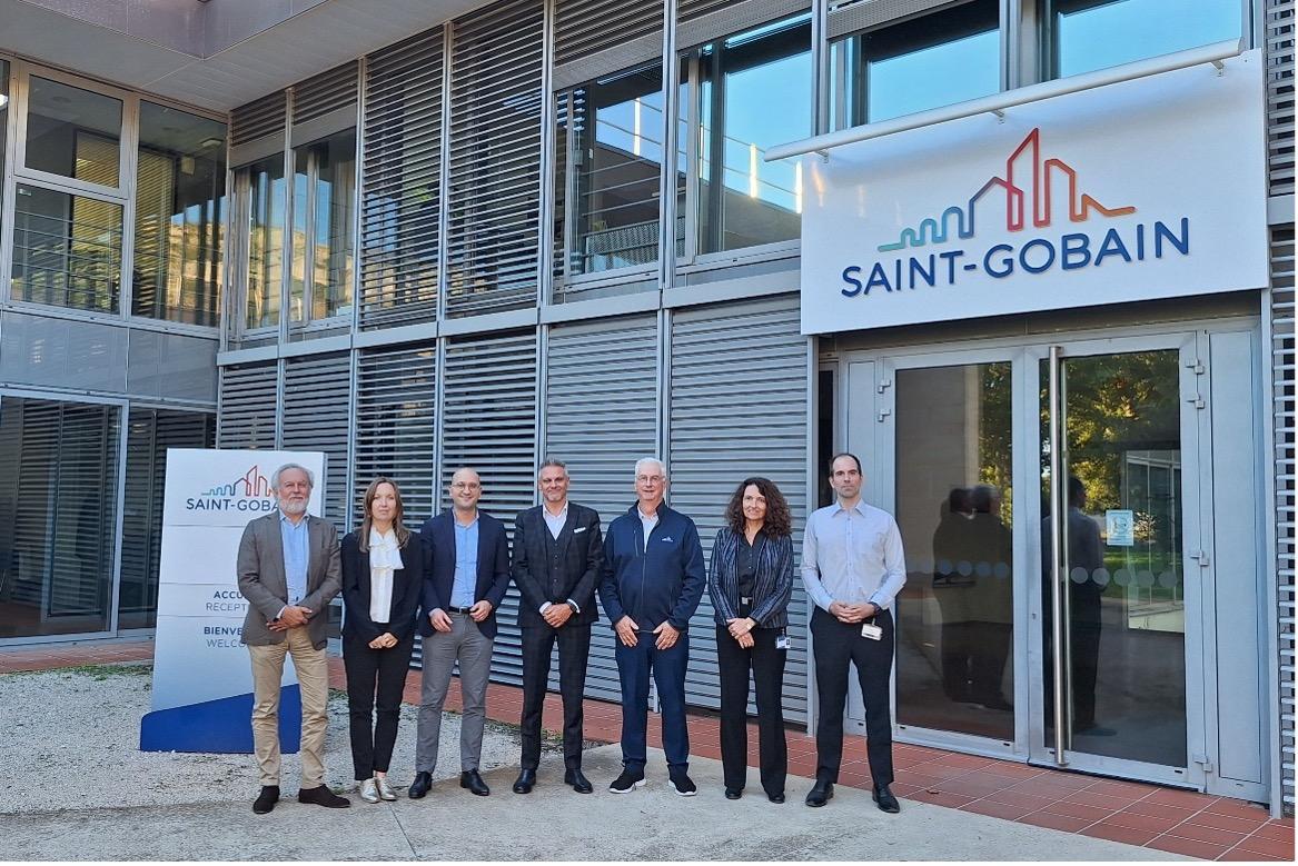 Leaders from Eurodia Industrie and Saint-Gobain Ceramics meet to discuss the details of their partnership.