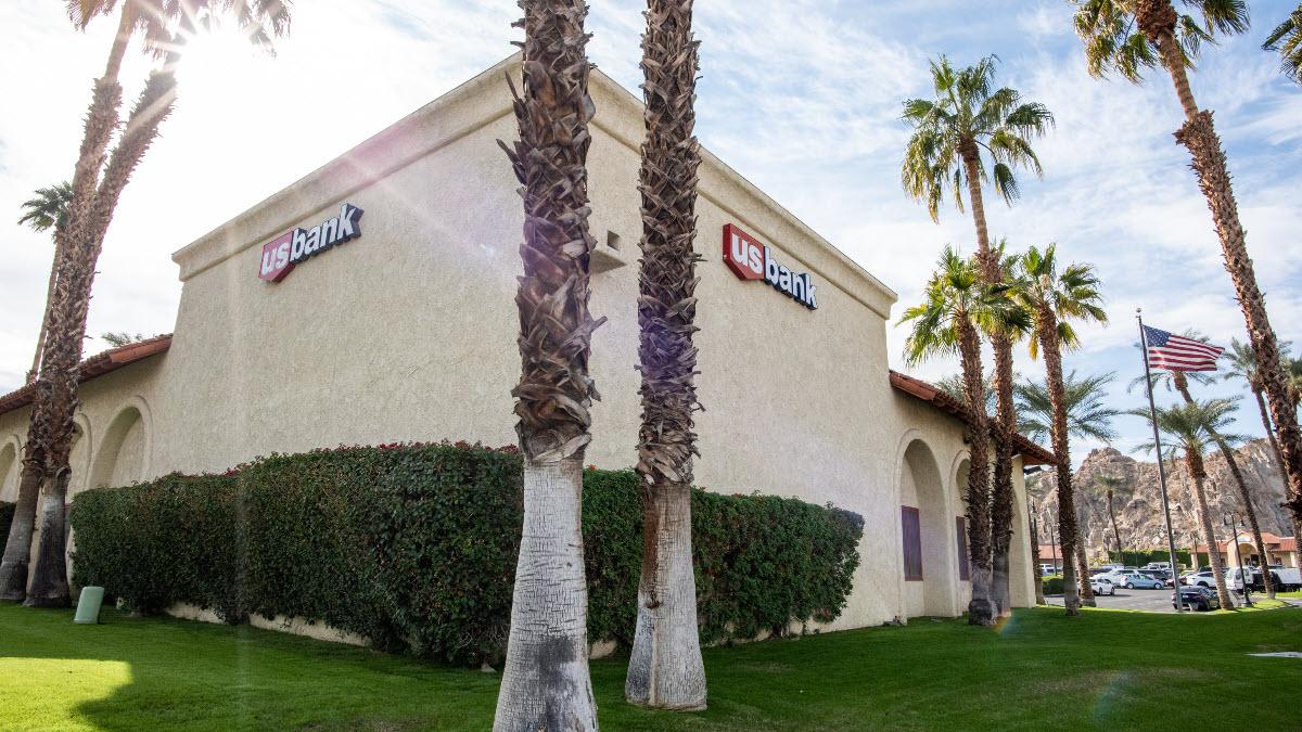 U.S. Bank exterior shown.