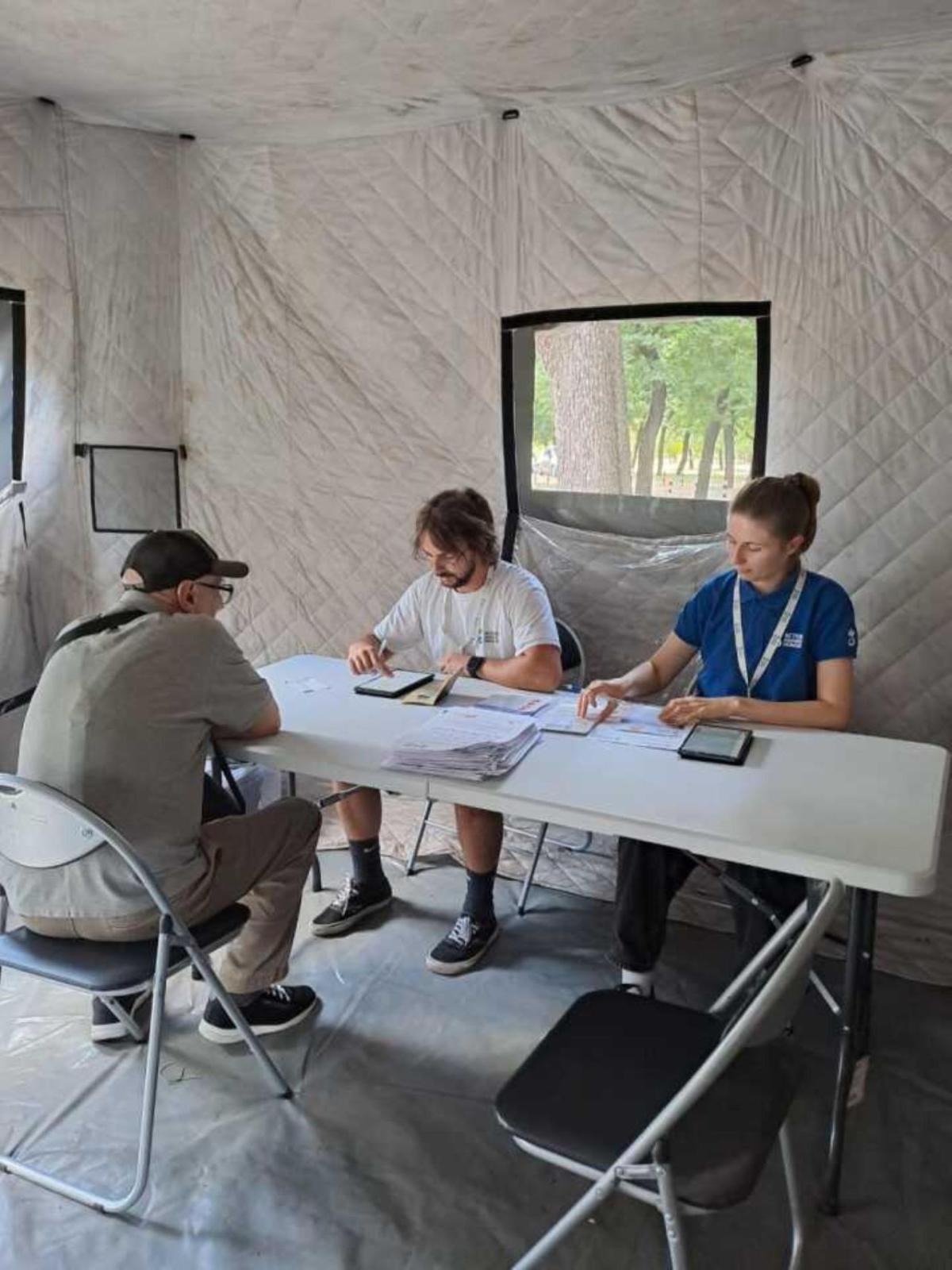 Action Against Hunger staff provide support in Ukraine. 