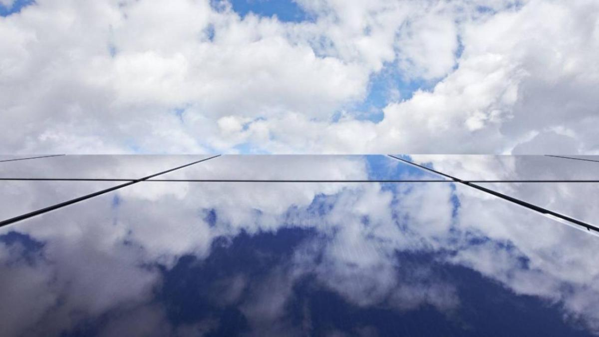windows mirroring clouds