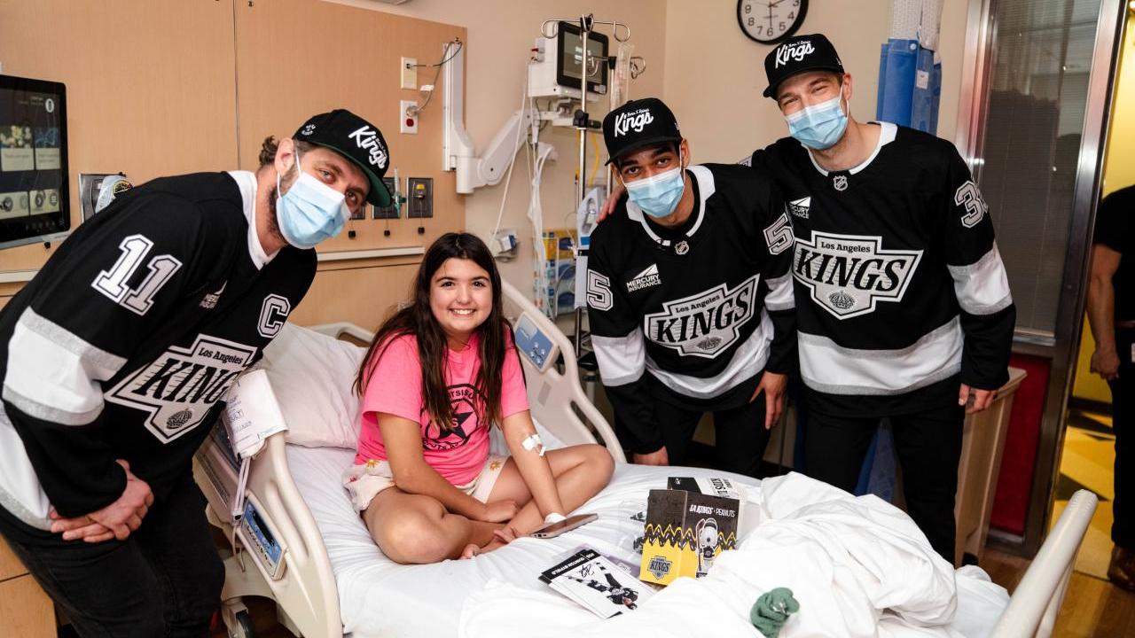 LA Kings Players with CHLA Patient