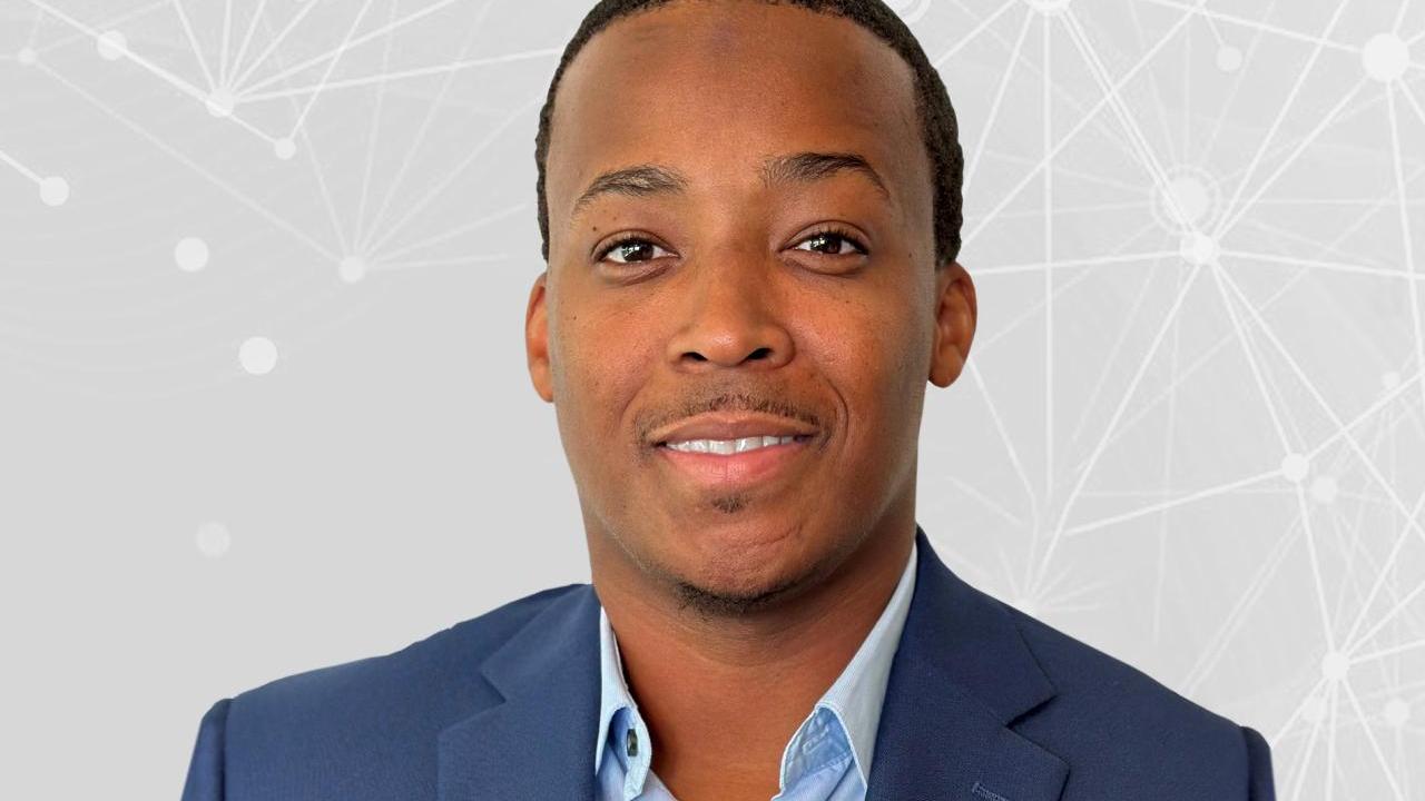 Xavier Teal headshot