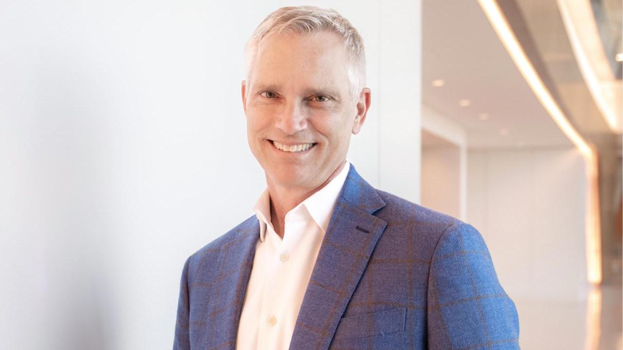 Head shot of Robert Isom, American Airlines' CEO