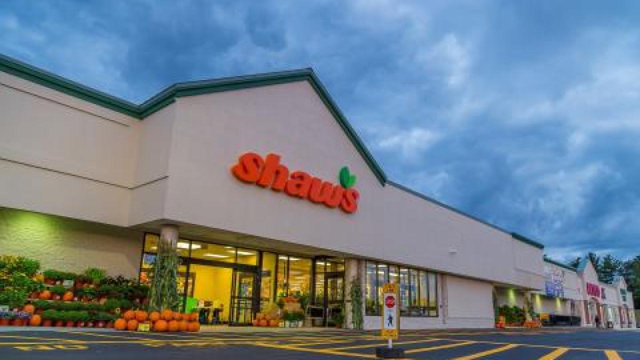 Shaw's market storefront. 