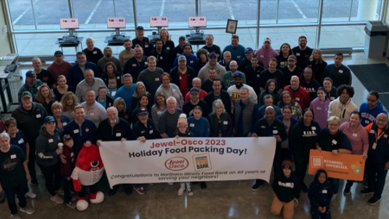 Albertsons Companies Jewel-Osco team poses at Jewel-Osco 2023 Holiday Food Packing Day