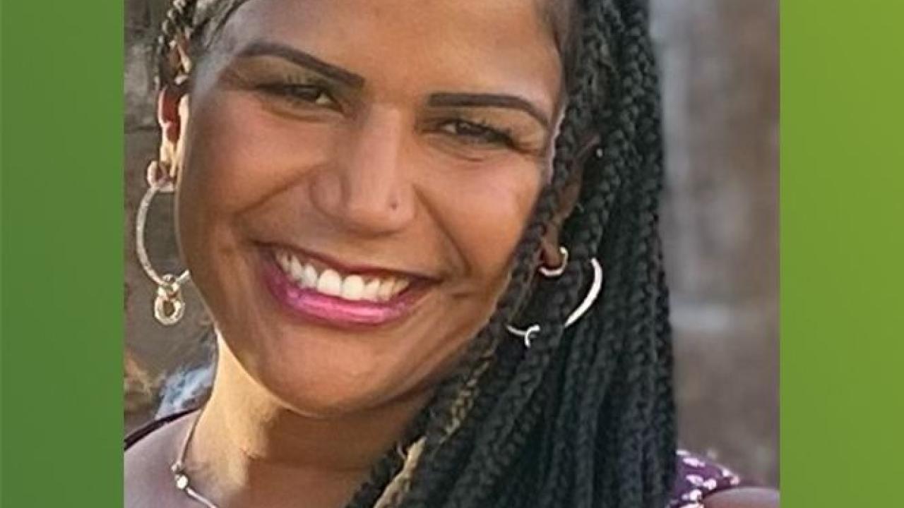 Desyra's headshot