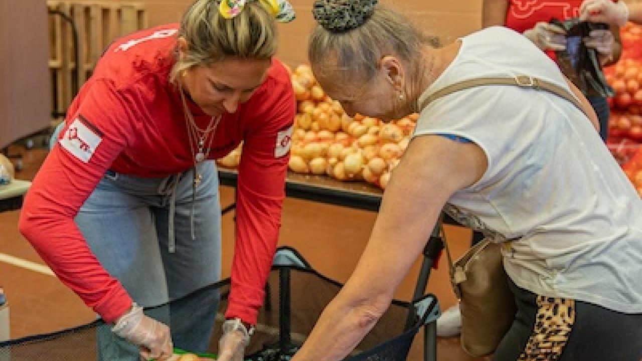 KeyBank volunteers helping out at the Cleveland Cavaliers food bank.