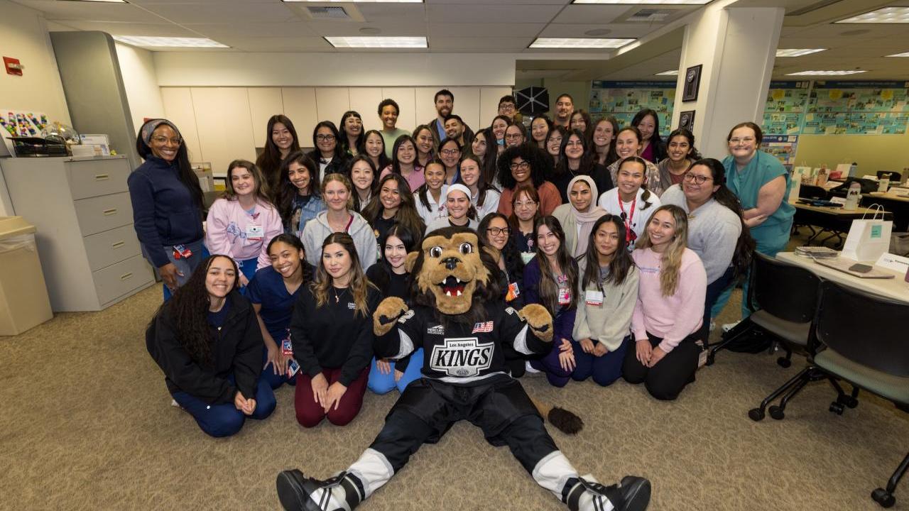 LA Kings staff and mascot Bailey visited nurses at Children’s Hospital Los Angeles.