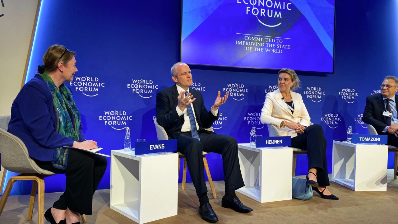 Moderator Jane Nelson (L), in discussion with Alibaba Group President Mike Evans and Dutch Environment Minister Vivianne Heijnen.