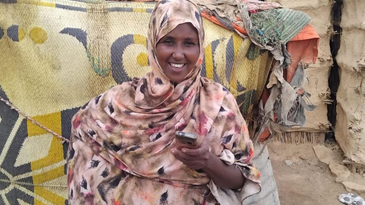 Abshiro receives a text from Action Against Hunger confirming a mobile cash transfer.