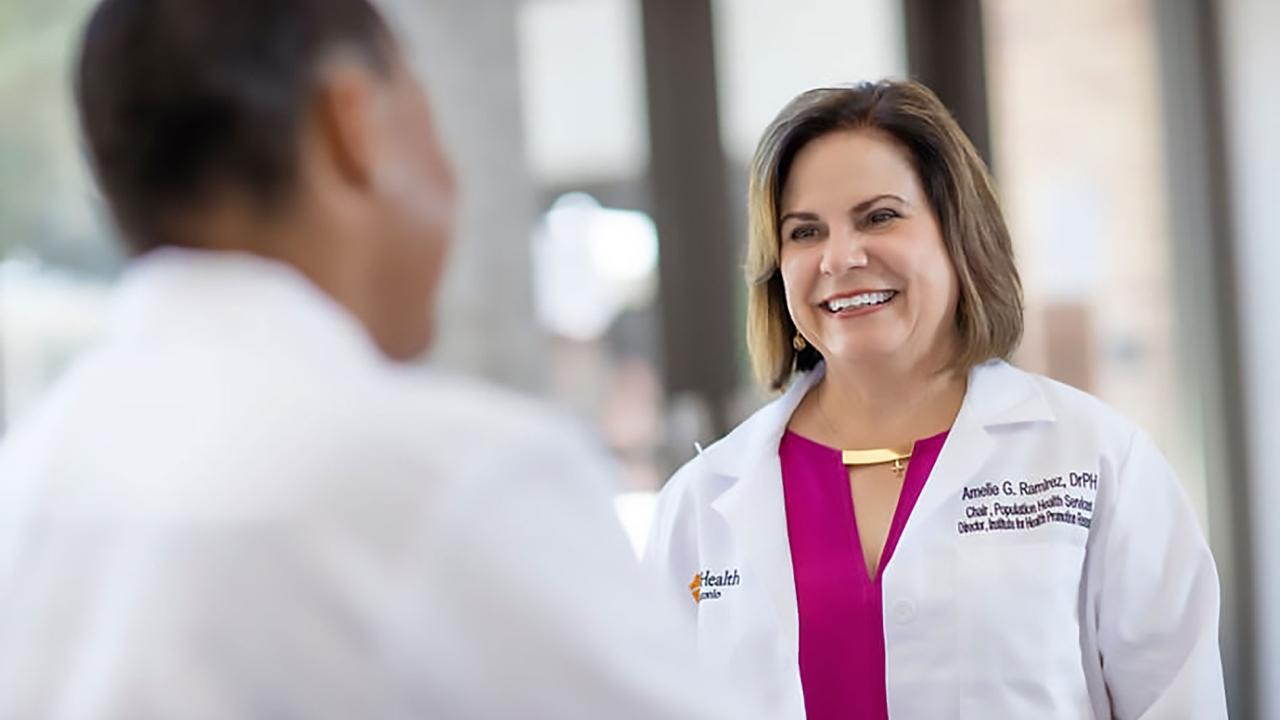 Amelie Ramirez in doctor's coat