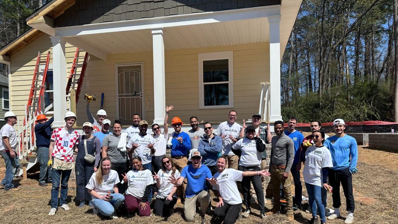 Georgia-Pacific volunteers group photo