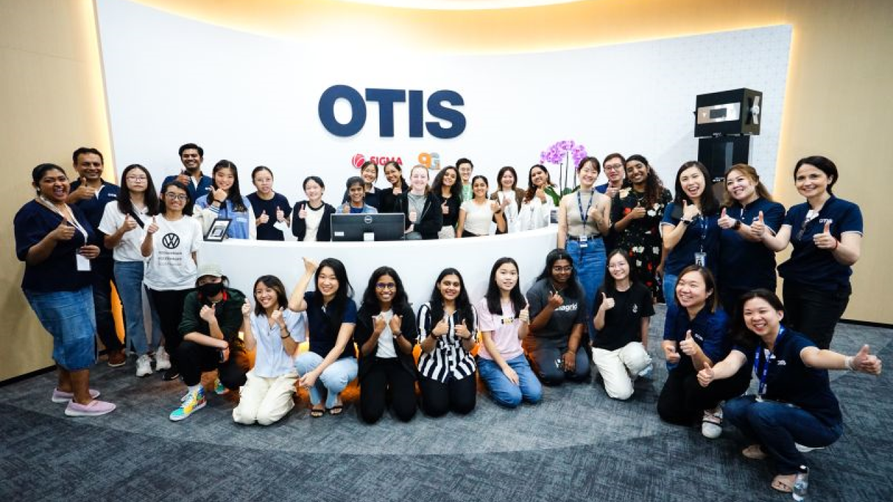Group of students and volunteers