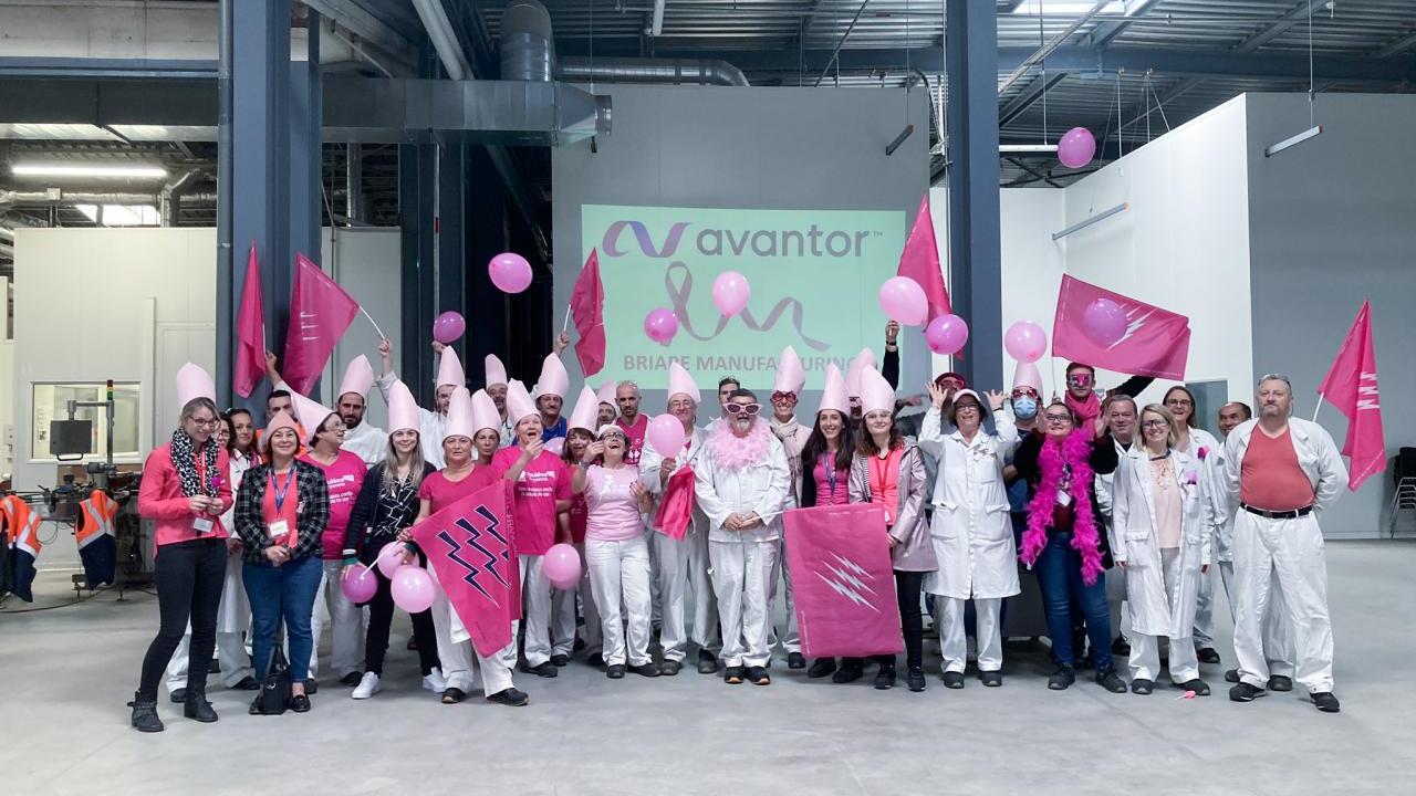 Avantor team members honoring Breast Cancer Awareness Month.