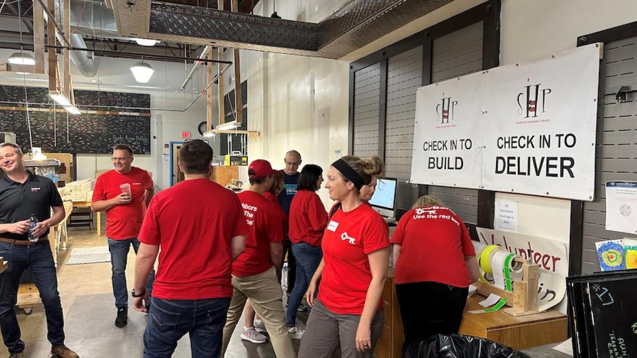 KeyBank volunteers at Sleep in Heavenly Peace