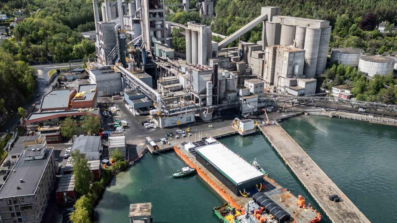 Heidelberg Materials’ carbon capture cement facility