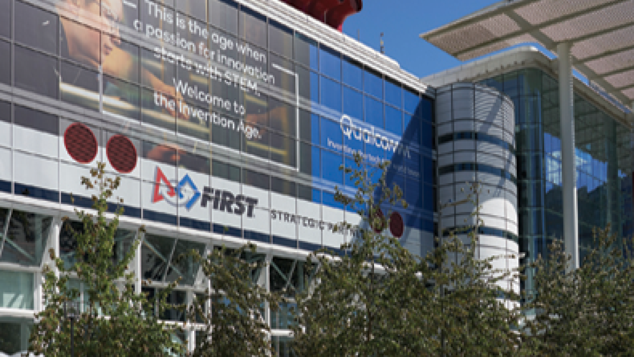 building with FIRST ® and Qualcomm images