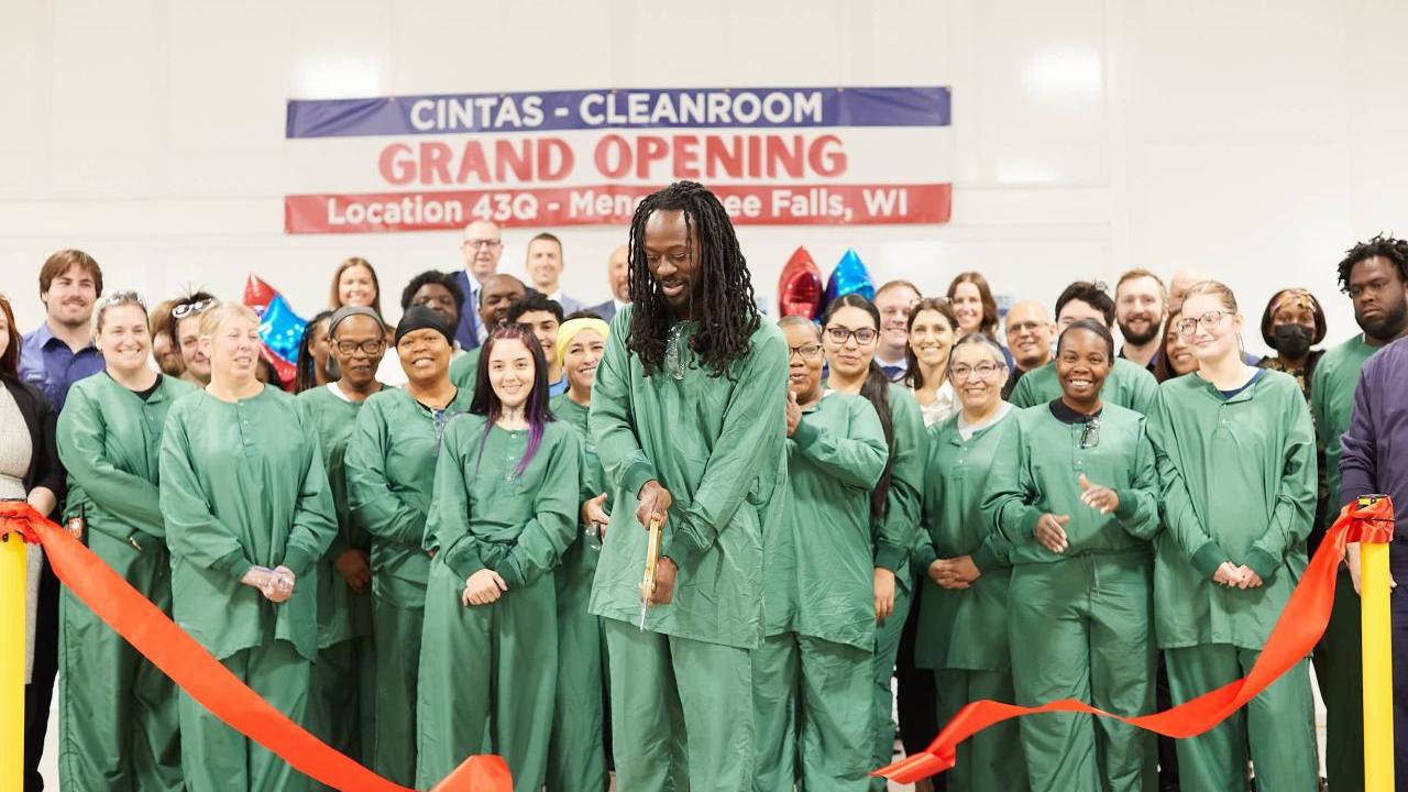 Cintas employees ribbon cutting 