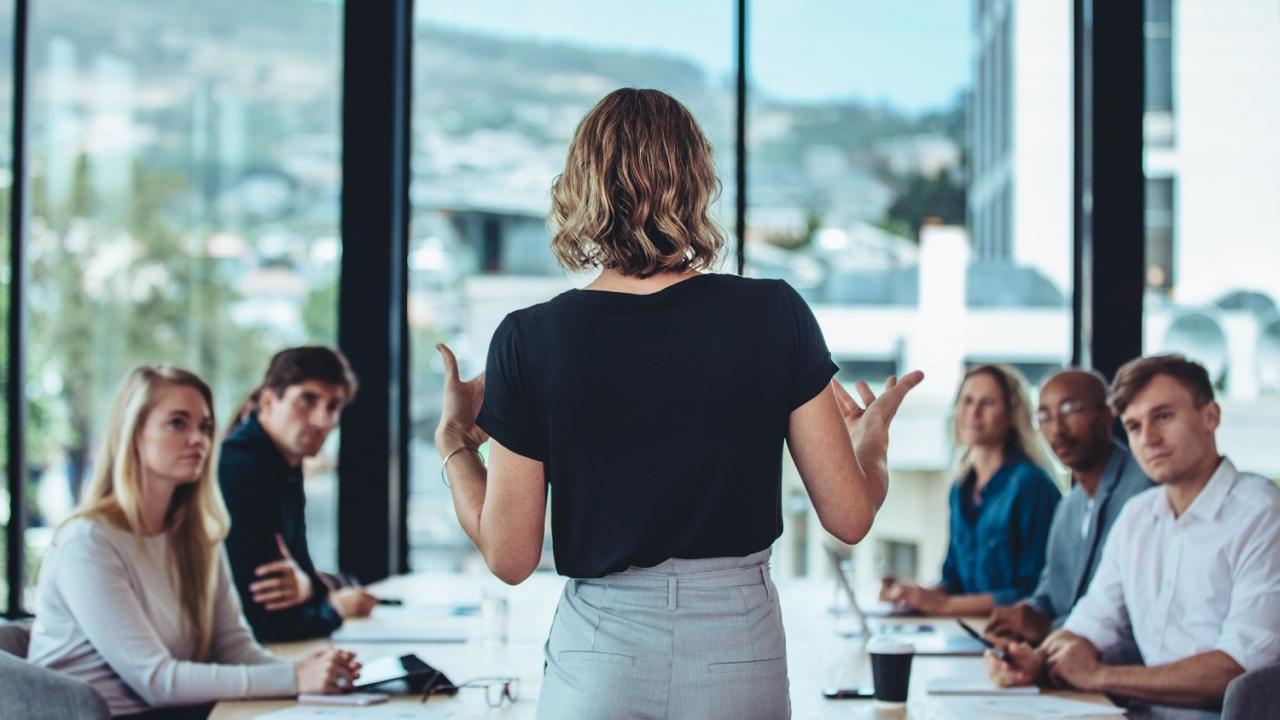 person leading a meeting of 6