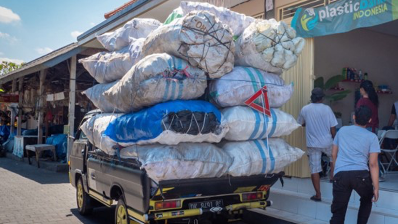 large bags in pickup truck 