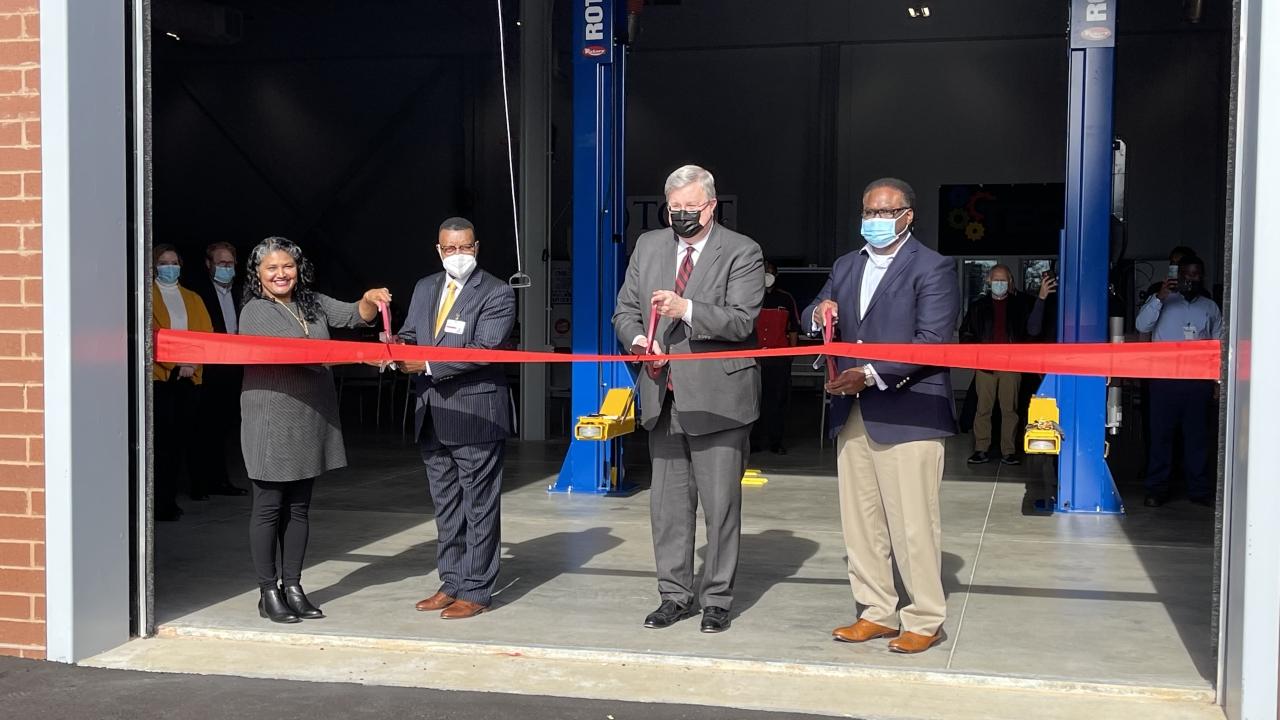 Ribbon cutting for TCAT Memphis’ new Diesel Technology Building. From left: Regent Nisha Powers, member of the Tennessee Board of Regents, TCAT Memphis President Roland Rayner, Memphis Mayor Jim Strickland, Fernando Herndon, Cummins Inc.
