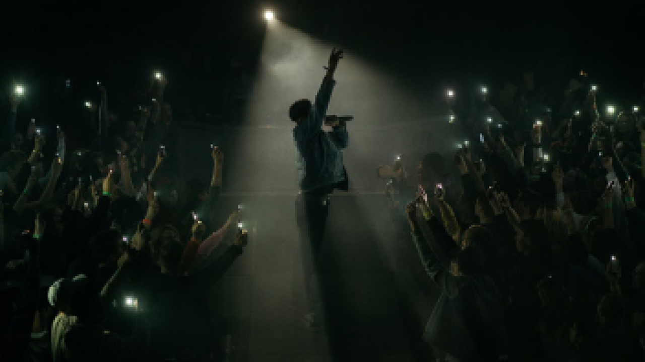 Darius Seibles performing as Darius James