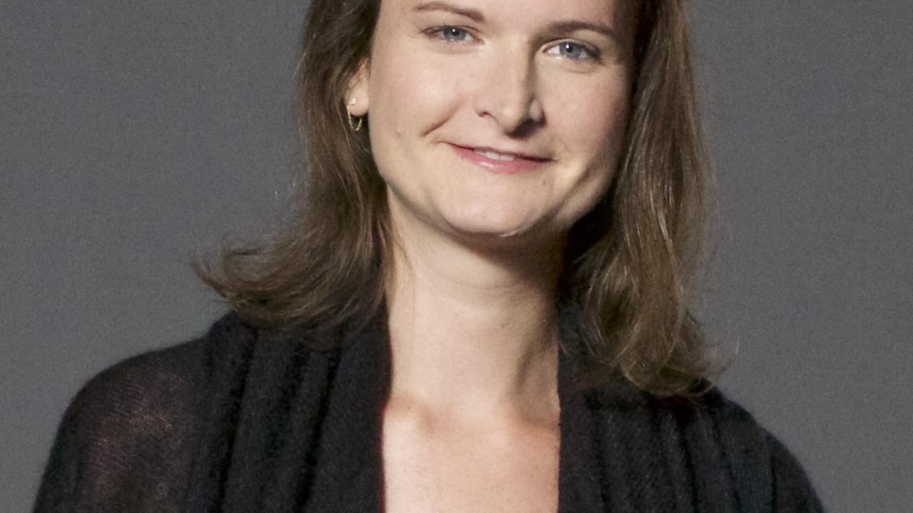 Danielle Holly Headshot