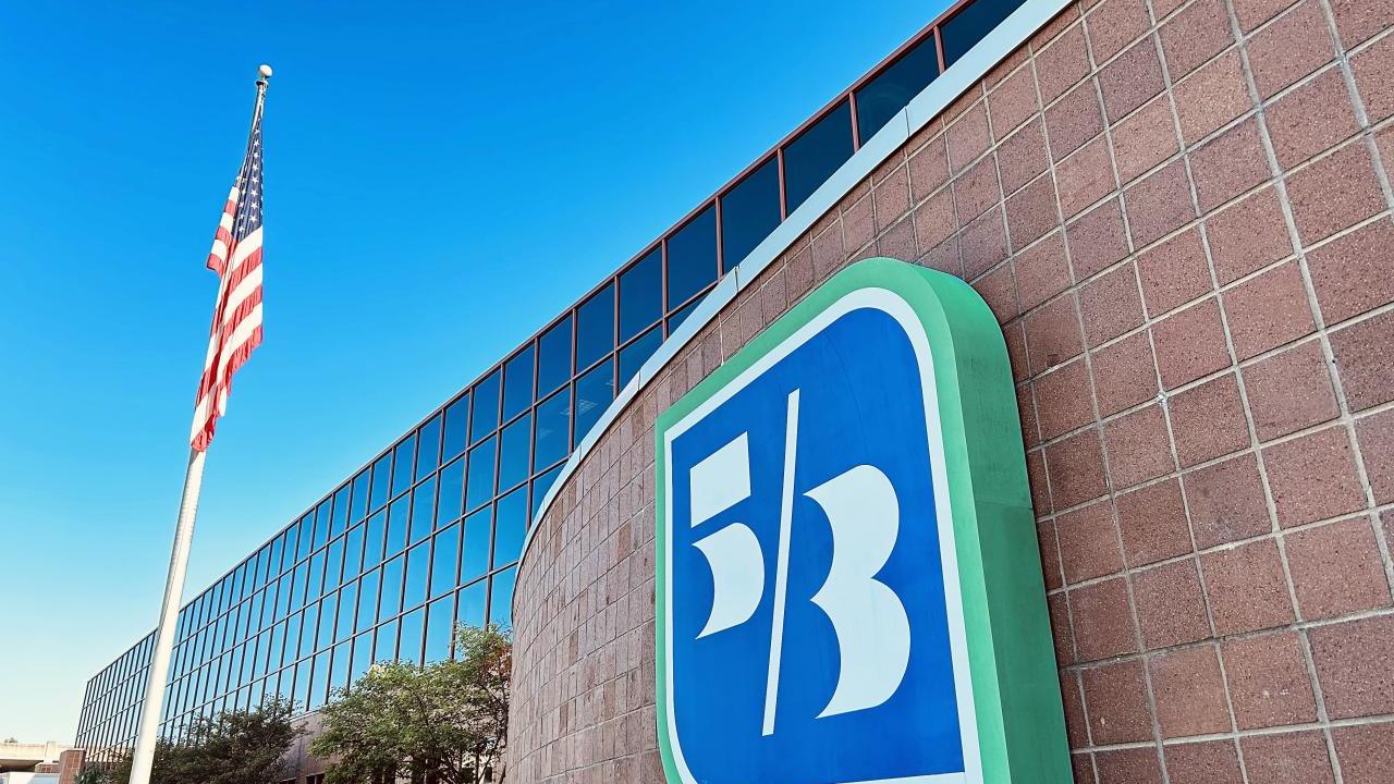 Fifth Third Entry sign