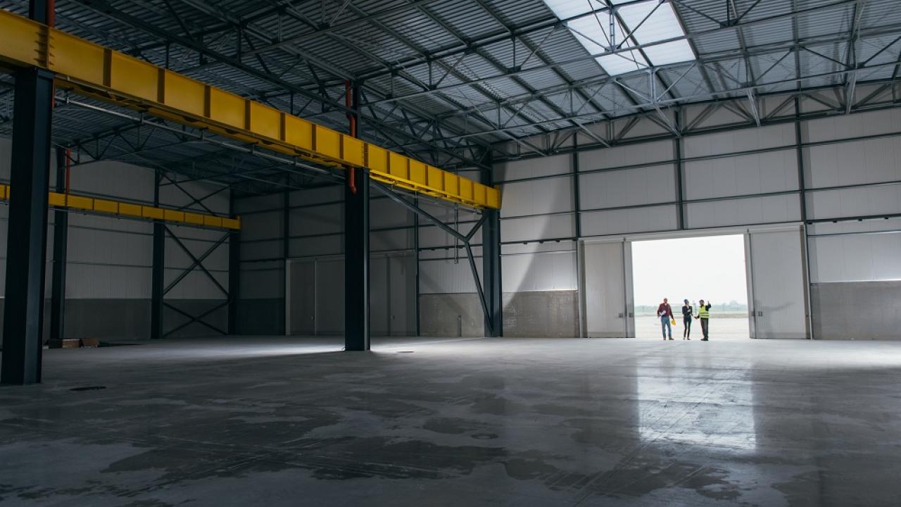 empty wearhouse