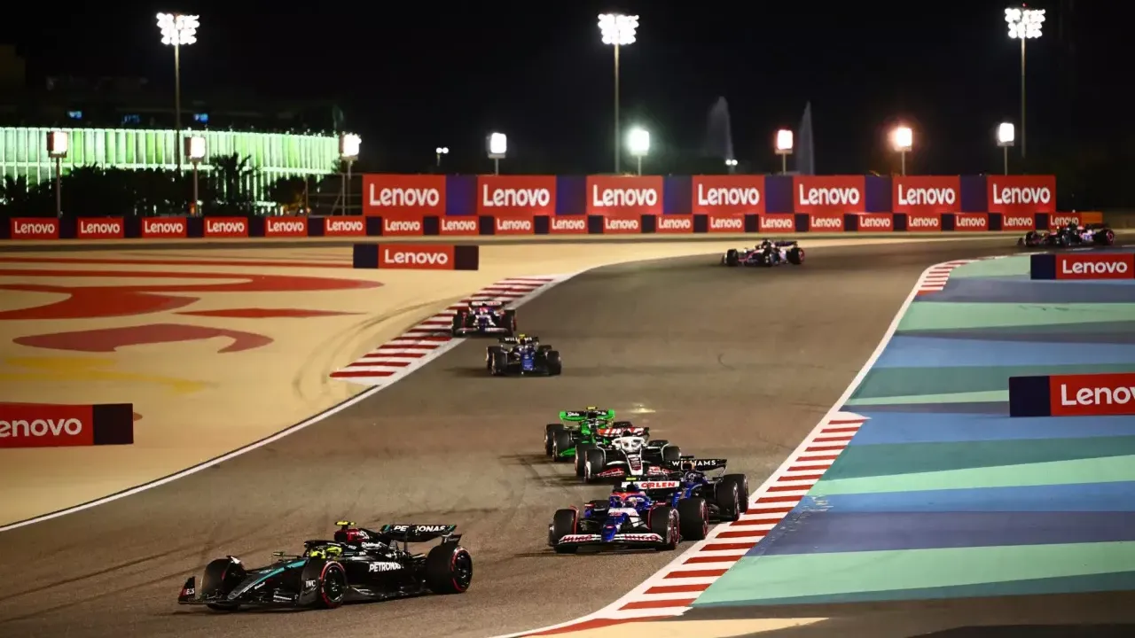 A F1 race at night