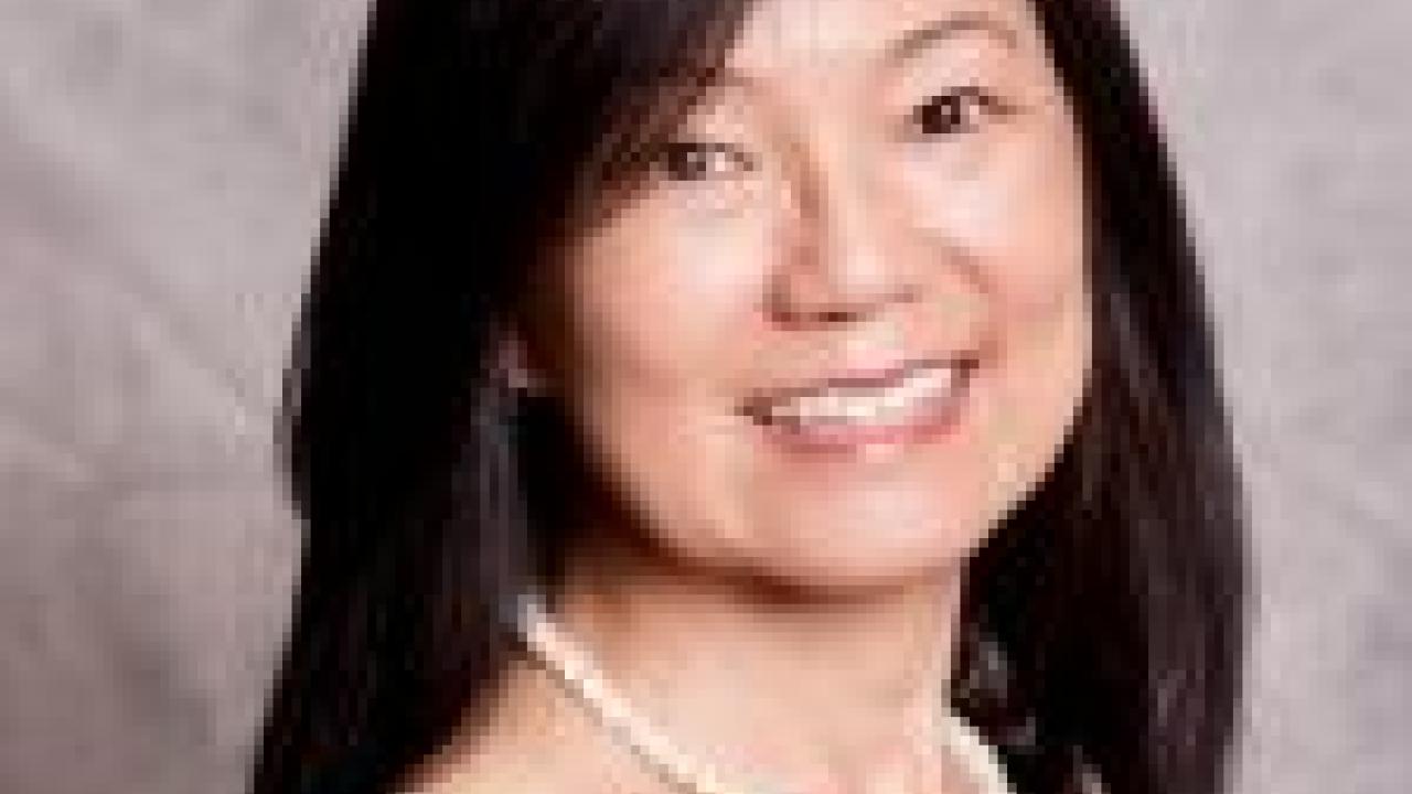 Gail Ow headshot