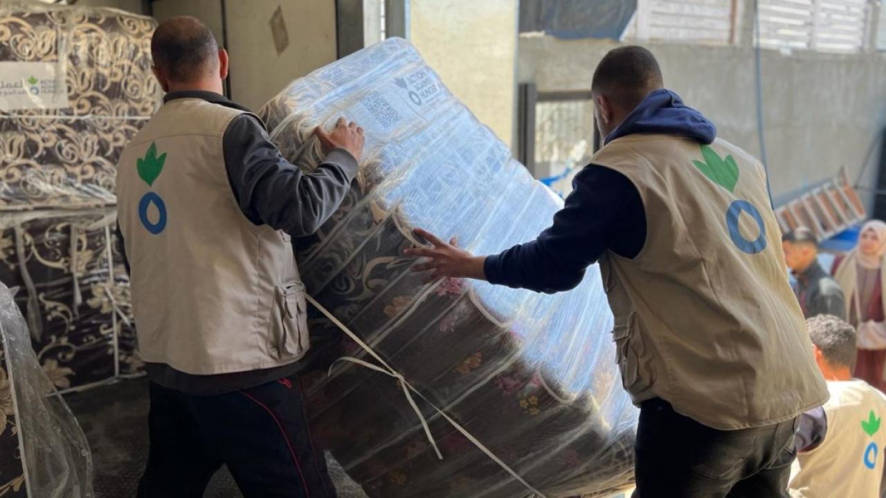 Action Against Hunger teams have distributed more than 1000 bedding sets to families. Each set is composed of four mattresses, four blankets, one mat, and six pillows.