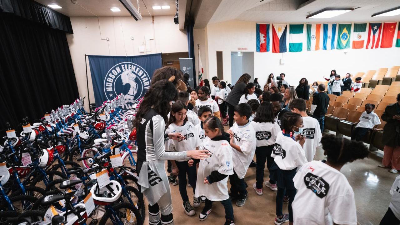 Eighty-five third graders at Hudson Elementary School in Long Beach, CA, received a brand-new bicycle from AEG’s LA Kings. 