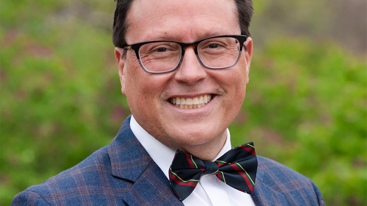 Headshot of Henry Artalejo