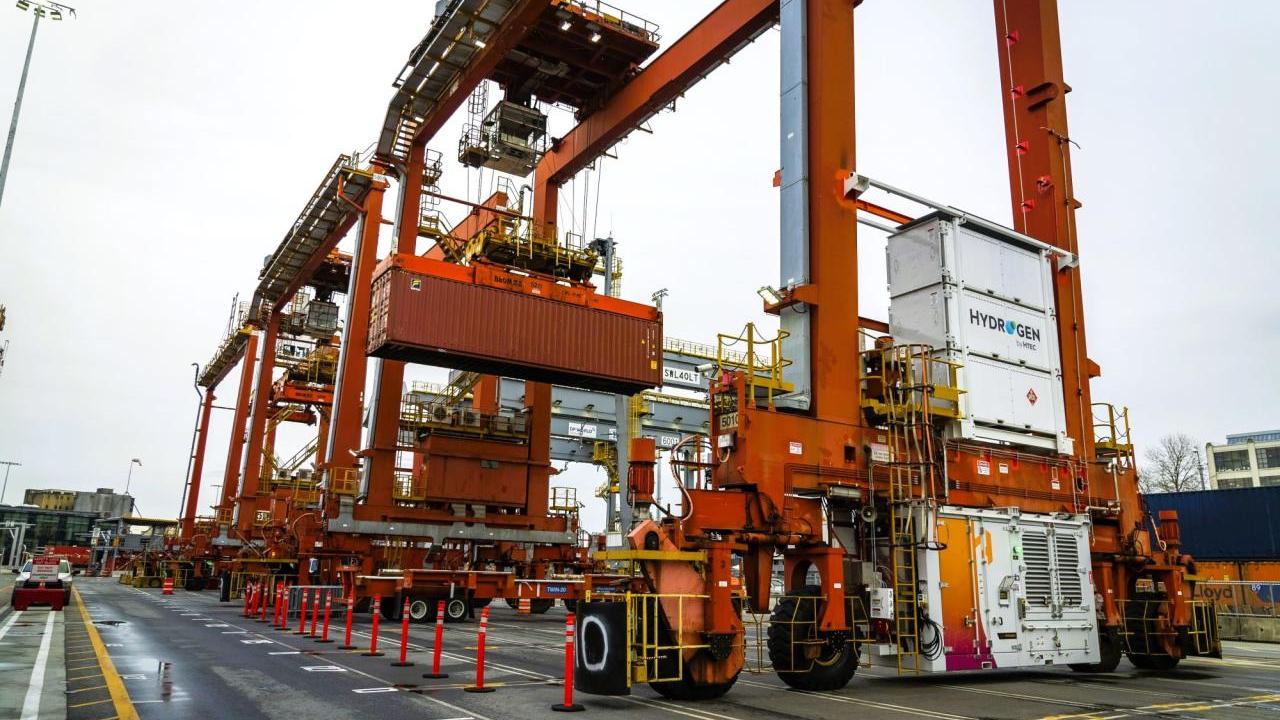 Hydrogen-Powered Crane