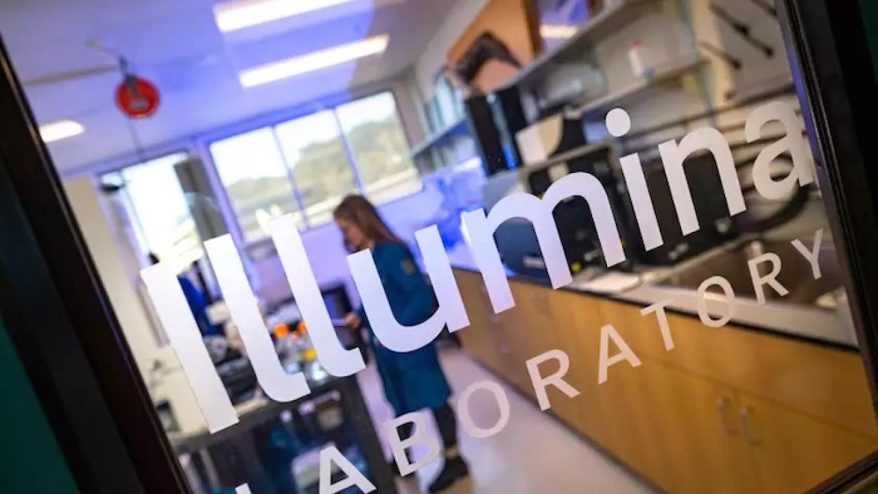 The Illumina Laboratory in Scholander Hall is one of two new automation hubs on the Scripps Institution of Oceanography campus.(Courtesy of Erik Jepsen/UC San Diego)