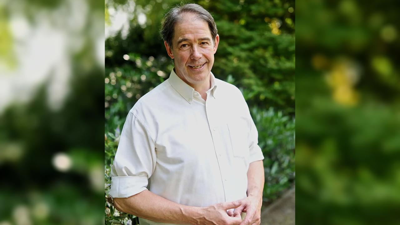 Headshot of Jonathon Porritt